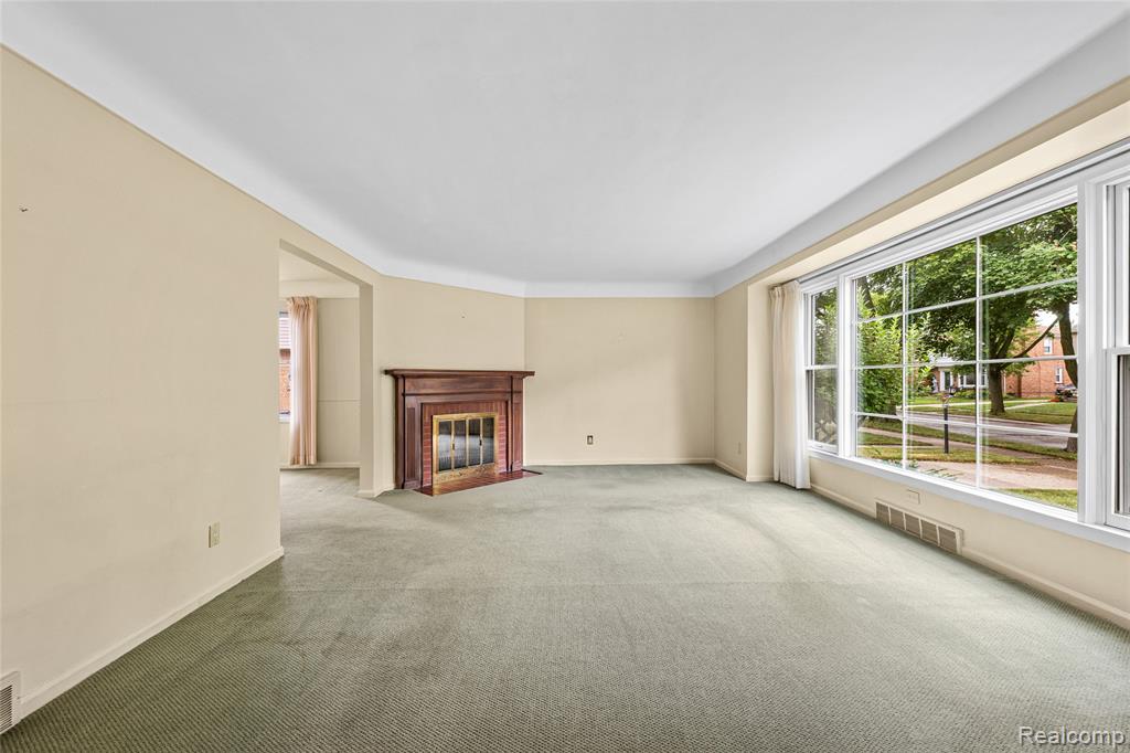 1877 Rosemont Road Property Photo 9