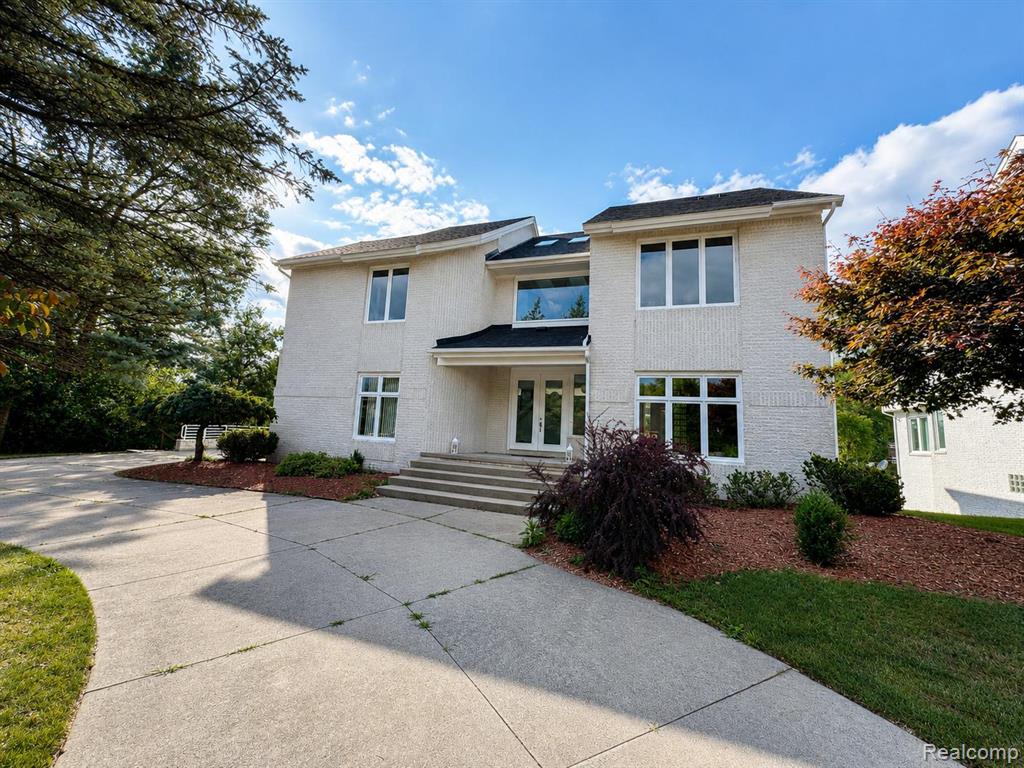 6446 Royal Pointe Drive