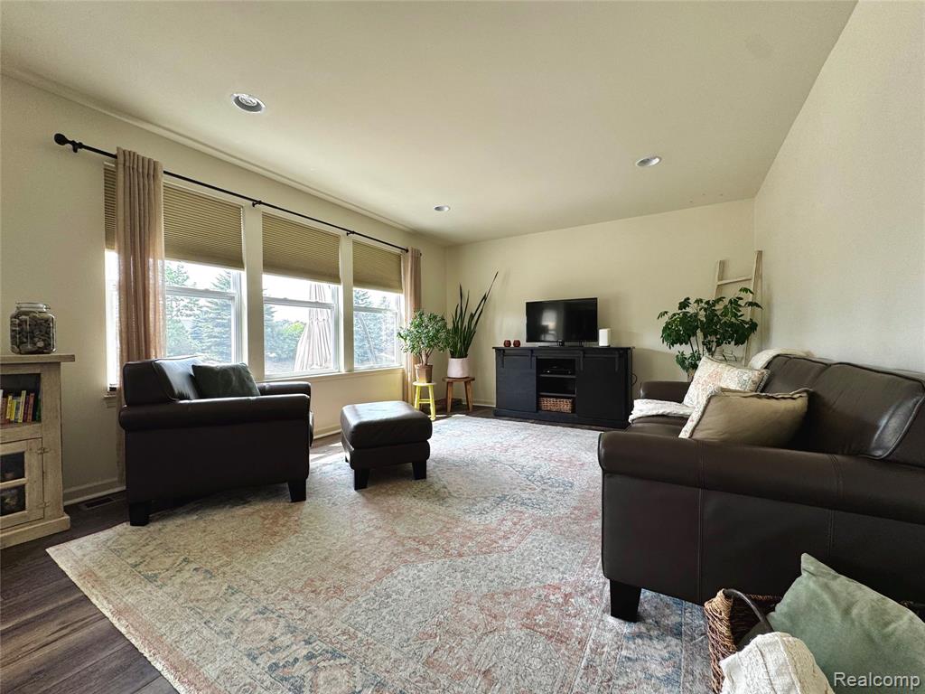 8987 Parkland Drive Property Photo 14
