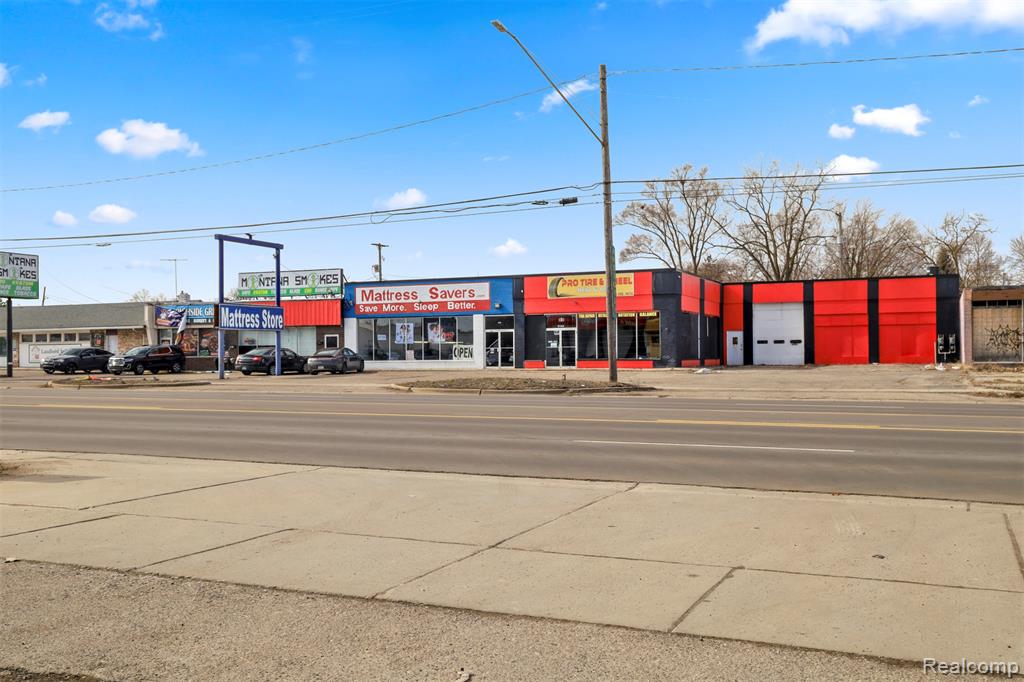 3208 S Dort Highway Property Photo 1