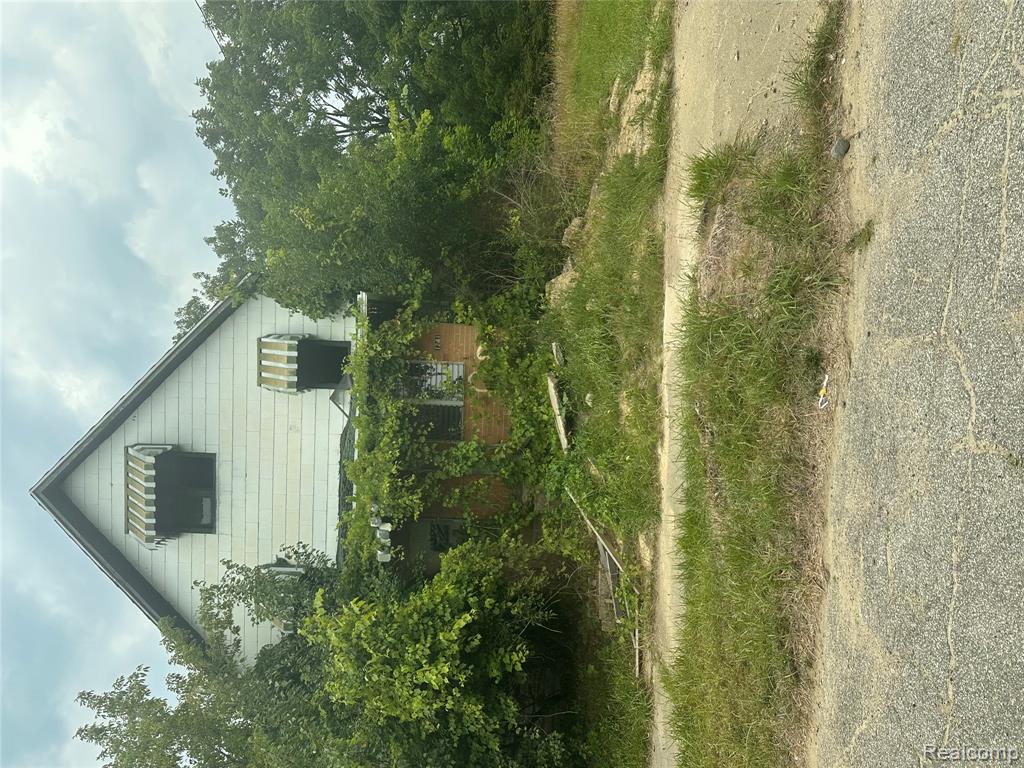1241 E Hamilton Avenue Property Photo 1