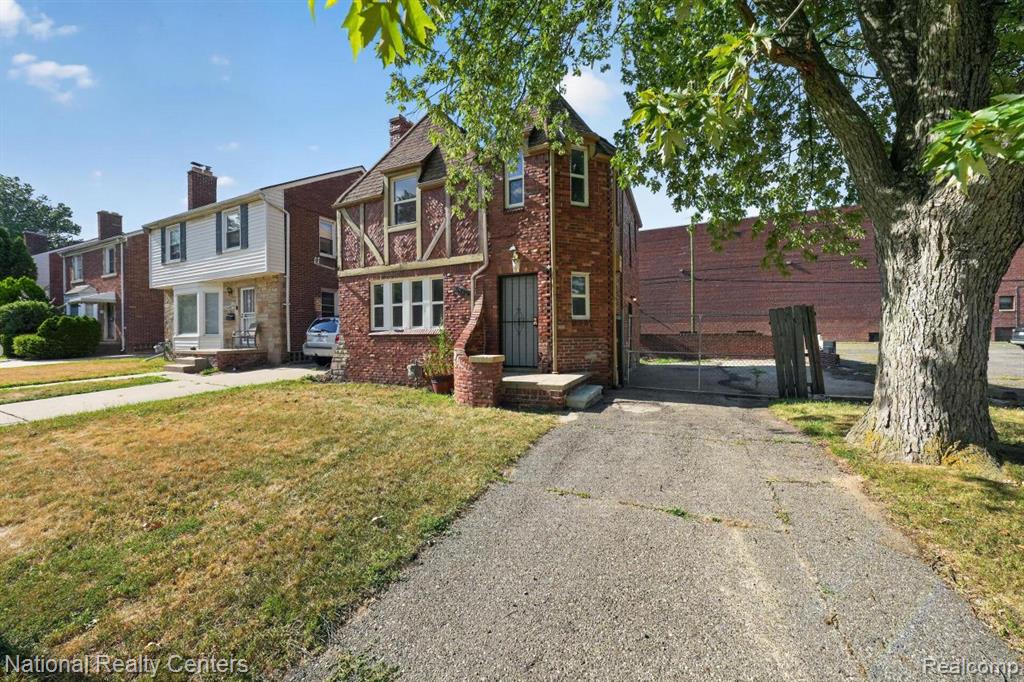 6420 London Street Property Photo 2