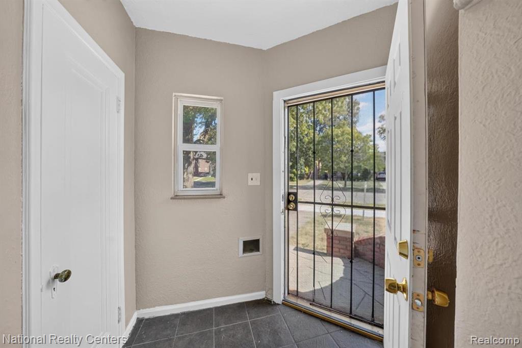 6420 London Street Property Photo 3