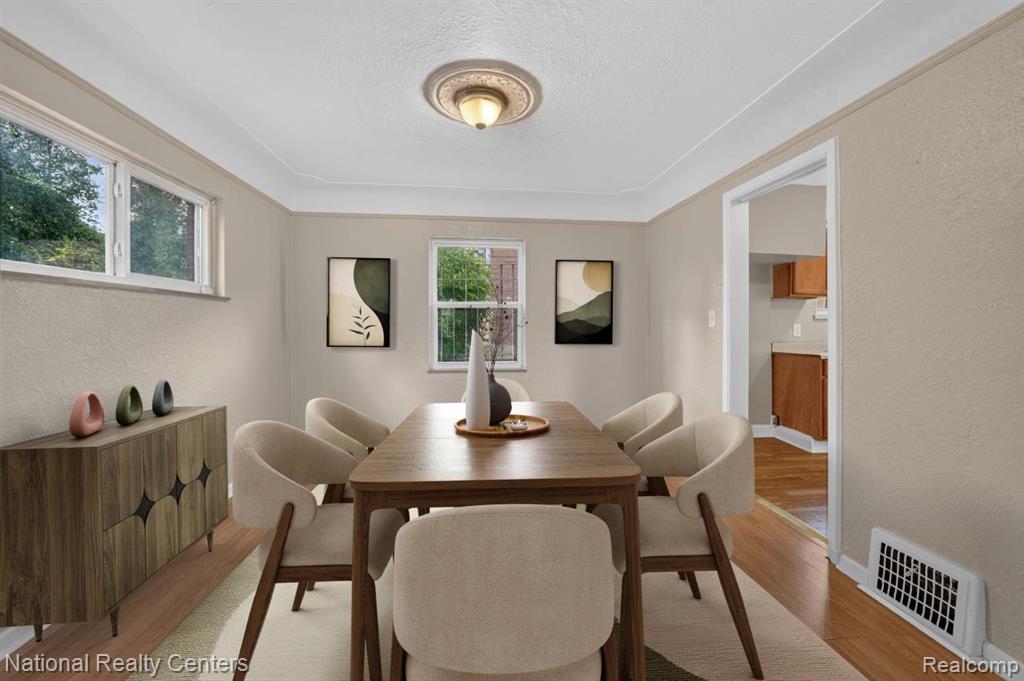 6420 London Street Property Photo 5