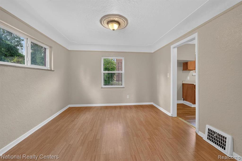 6420 London Street Property Photo 6