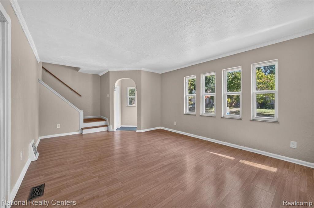 6420 London Street Property Photo 7