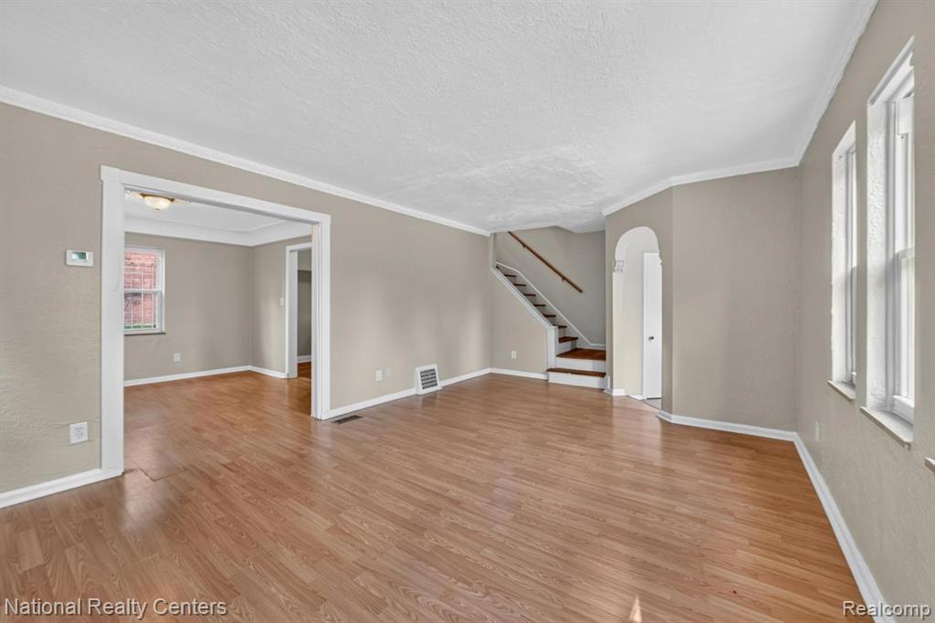 6420 London Street Property Photo 8