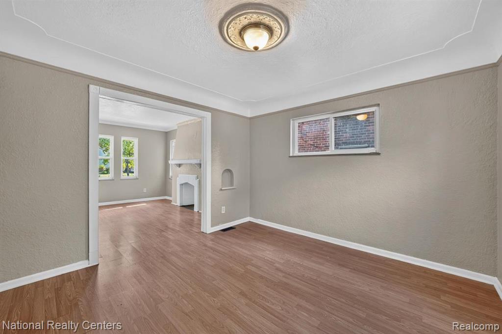 6420 London Street Property Photo 9