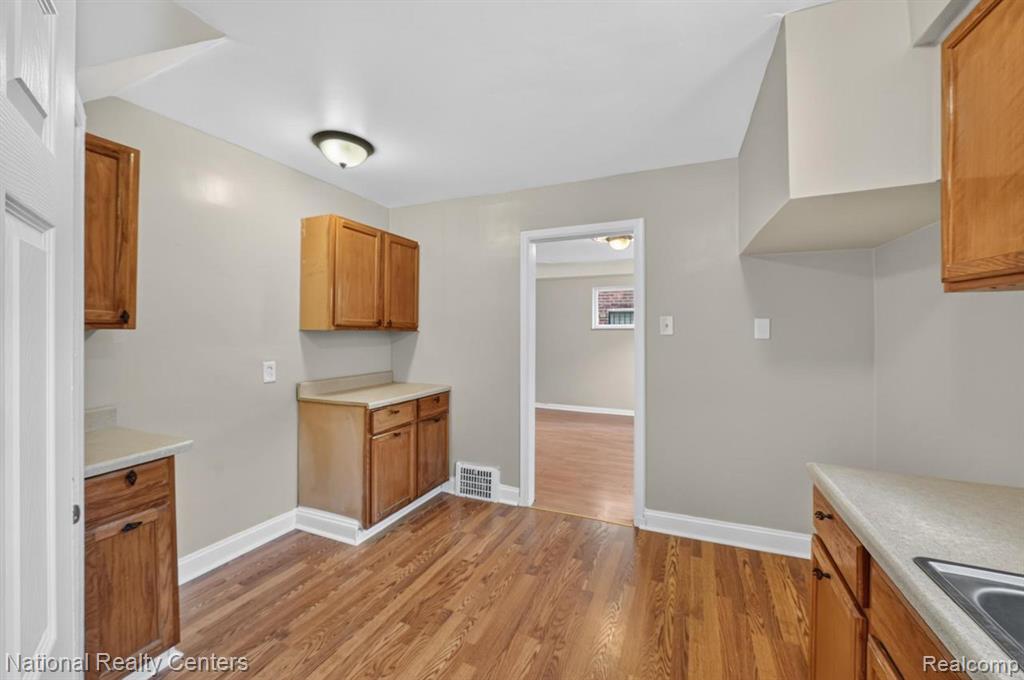 6420 London Street Property Photo 12
