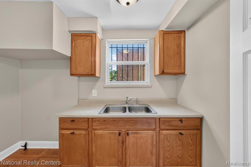 6420 London Street Property Photo 14