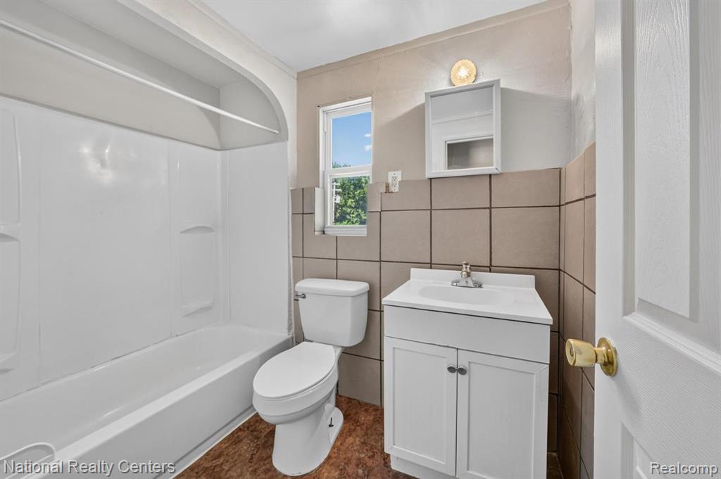 6420 London Street Property Photo 15