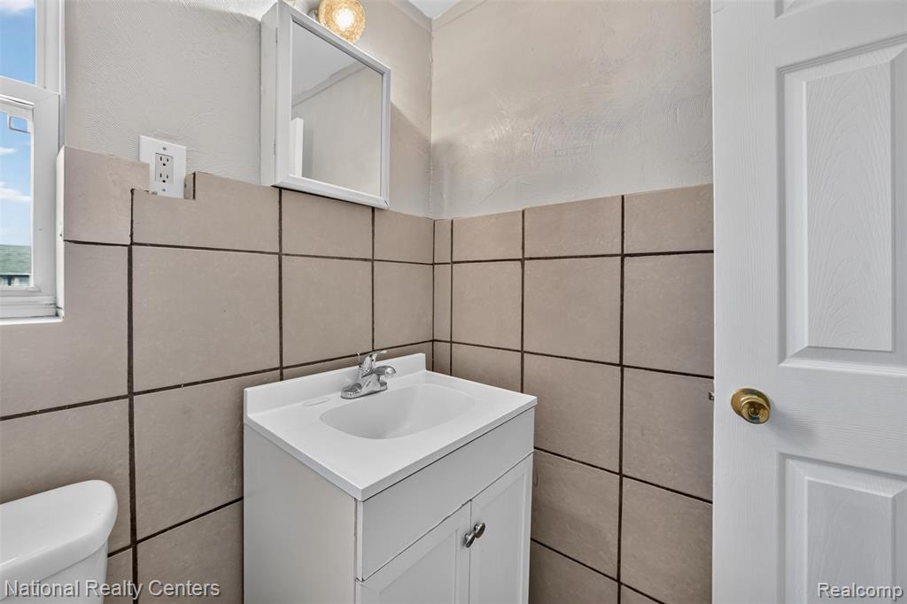 6420 London Street Property Photo 16