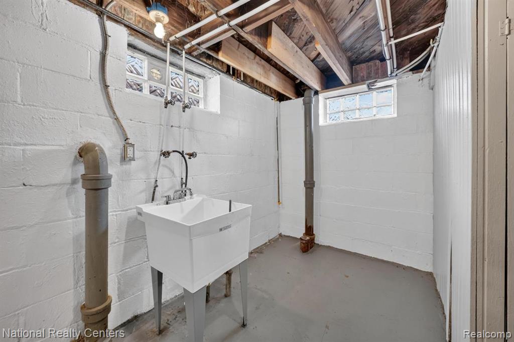6420 London Street Property Photo 26