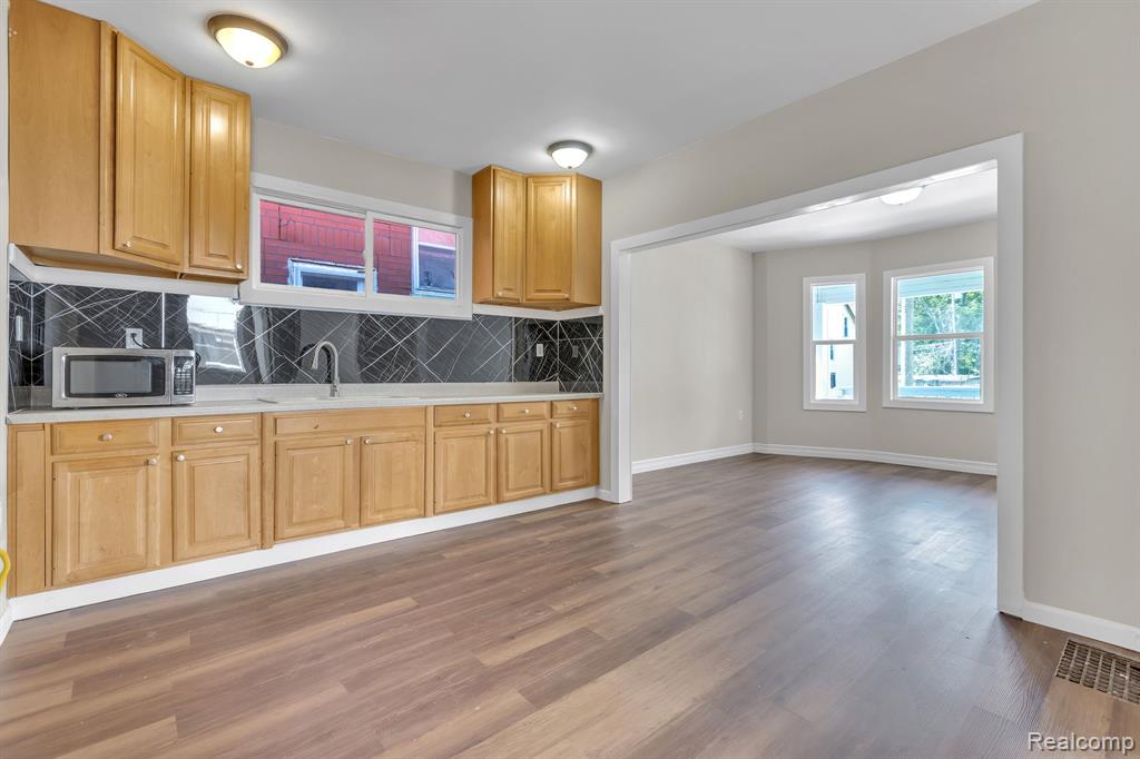 4050 Lillibridge Street Property Photo 12