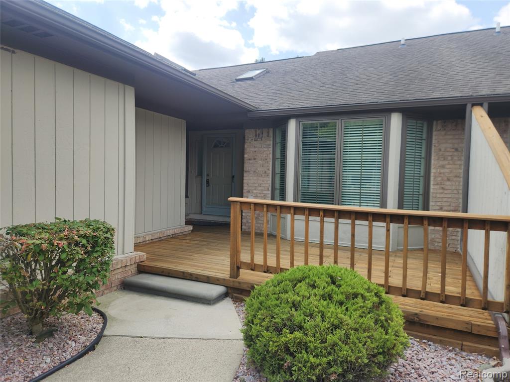 33919 Oakwood Drive Property Photo 2