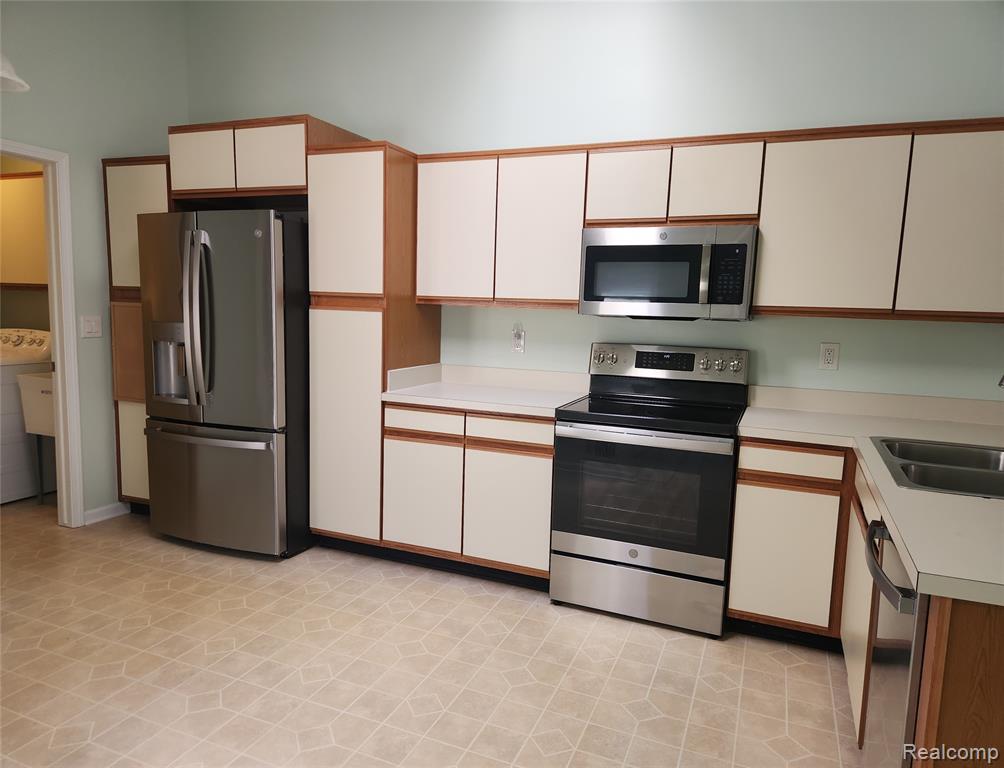 33919 Oakwood Drive Property Photo 4