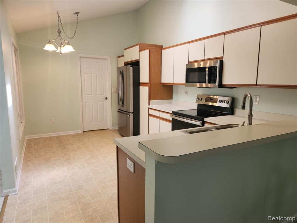 33919 Oakwood Drive Property Photo 5