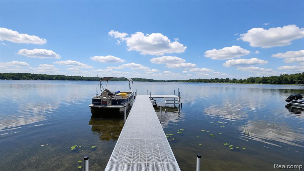 5616 Joslin Lake Drive Property Photo 3