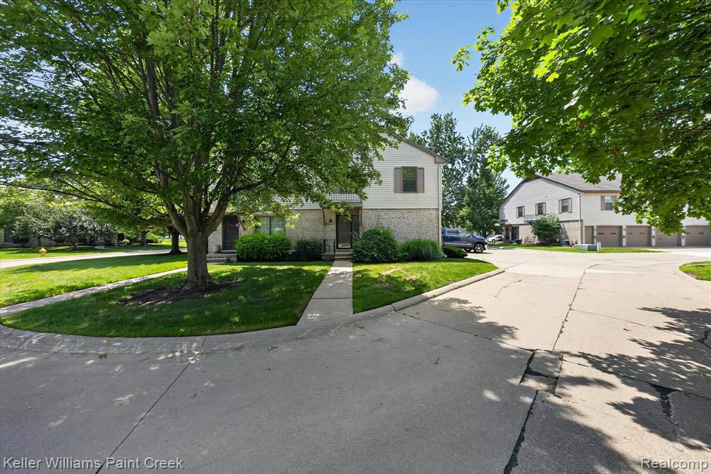 35108 N Bay Circle Property Photo 2