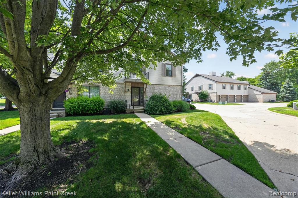 35108 N Bay Circle Property Photo 3