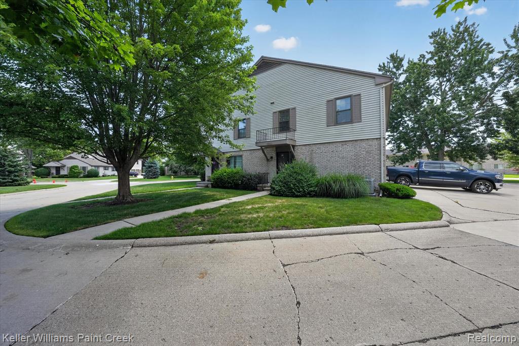35108 N Bay Circle Property Photo 4