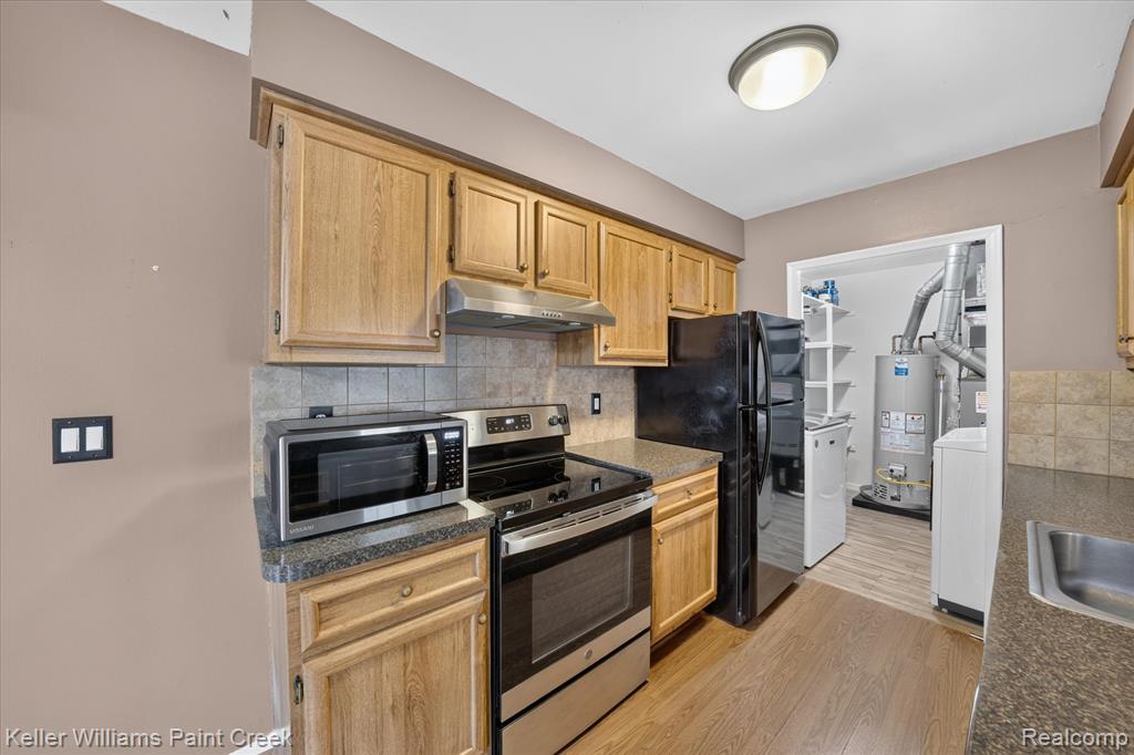 35108 N Bay Circle Property Photo 12
