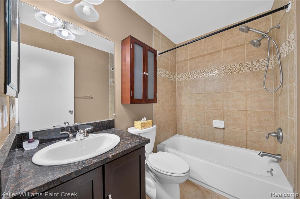 35108 N Bay Circle Property Photo 19
