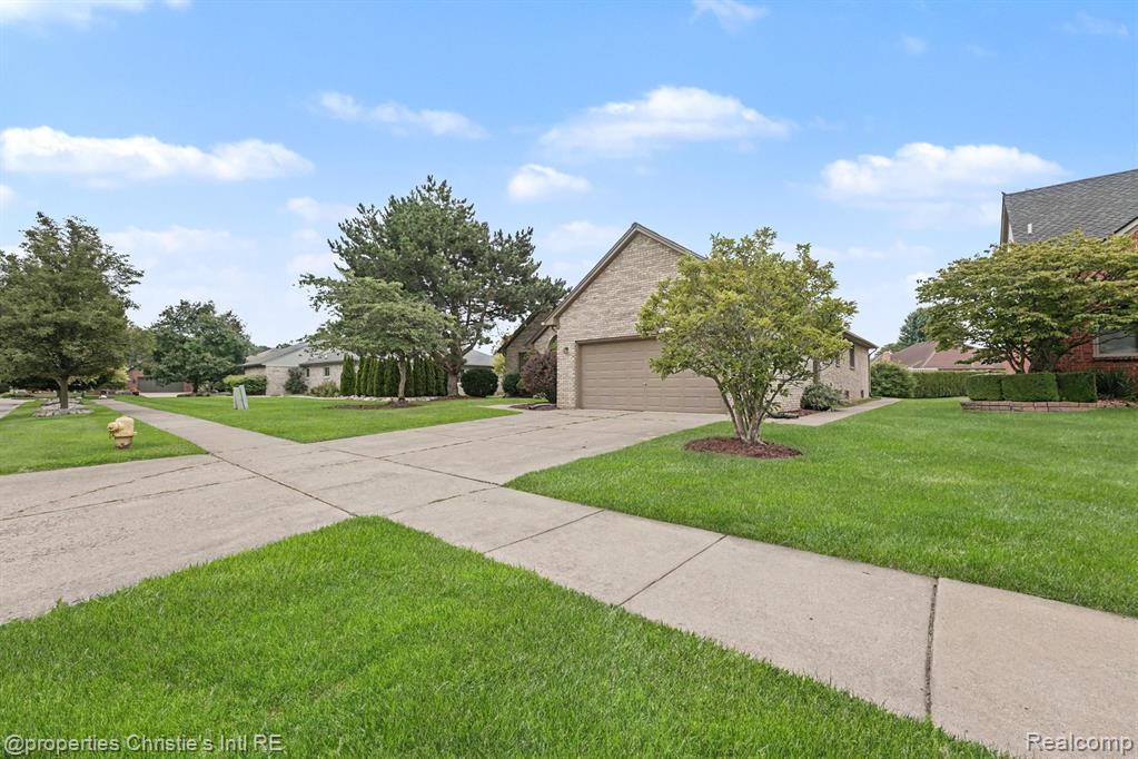 49316 Deerfield Park Property Photo 3