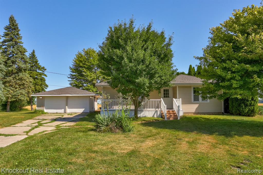 5895 King Road Property Photo 1