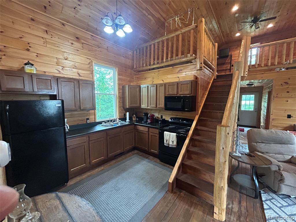 4502 Cemetery Road Property Photo 11