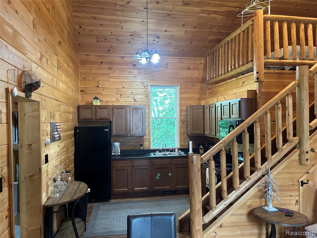 4502 Cemetery Road Property Photo 15