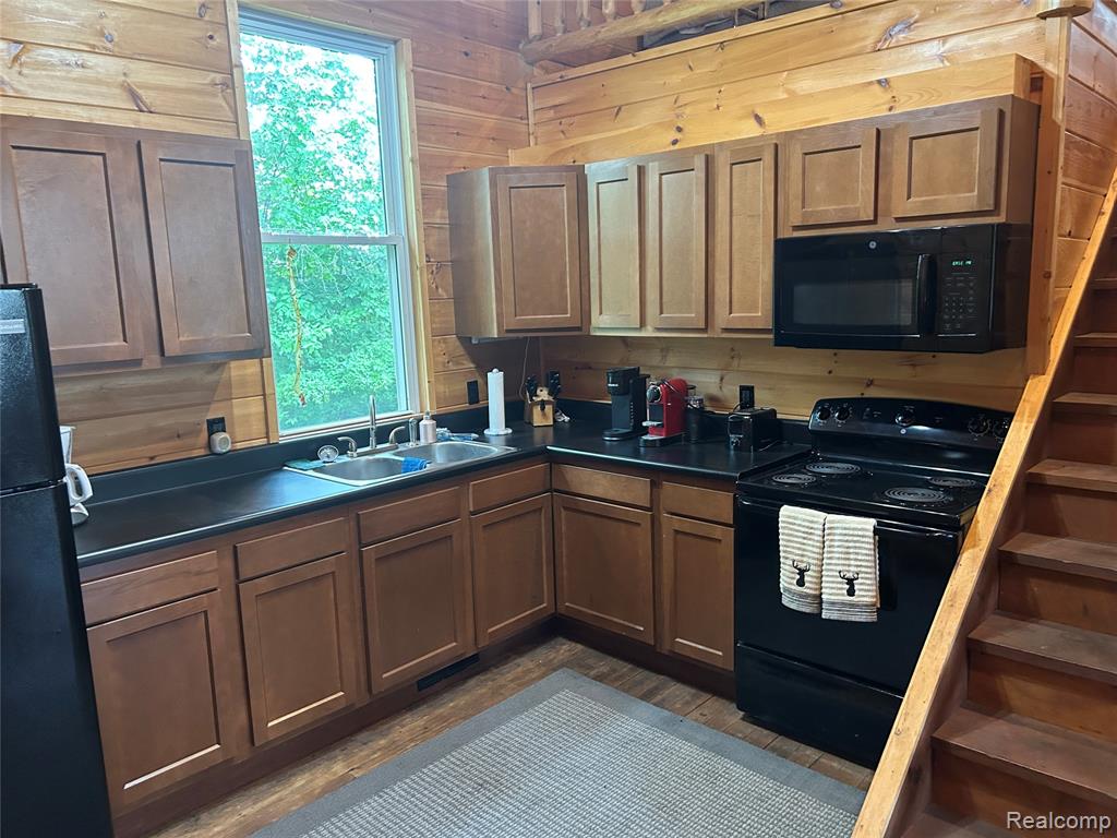 4502 Cemetery Road Property Photo 16