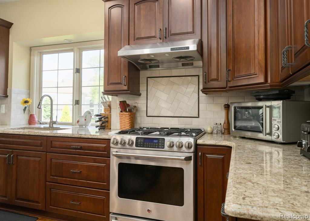1708 Devonwood Drive Property Photo 9