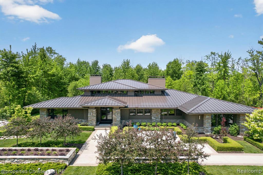 22635 Evergreen Court