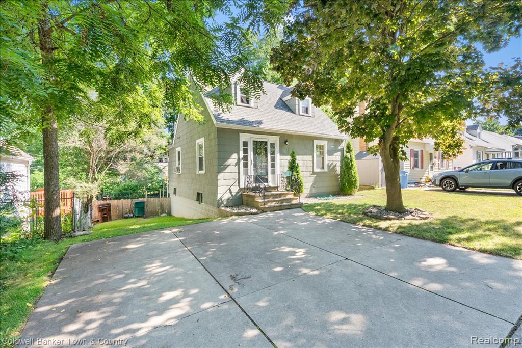 617 Irvington Avenue Property Photo 1