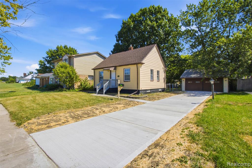 20600 Lennon Street Property Photo 1