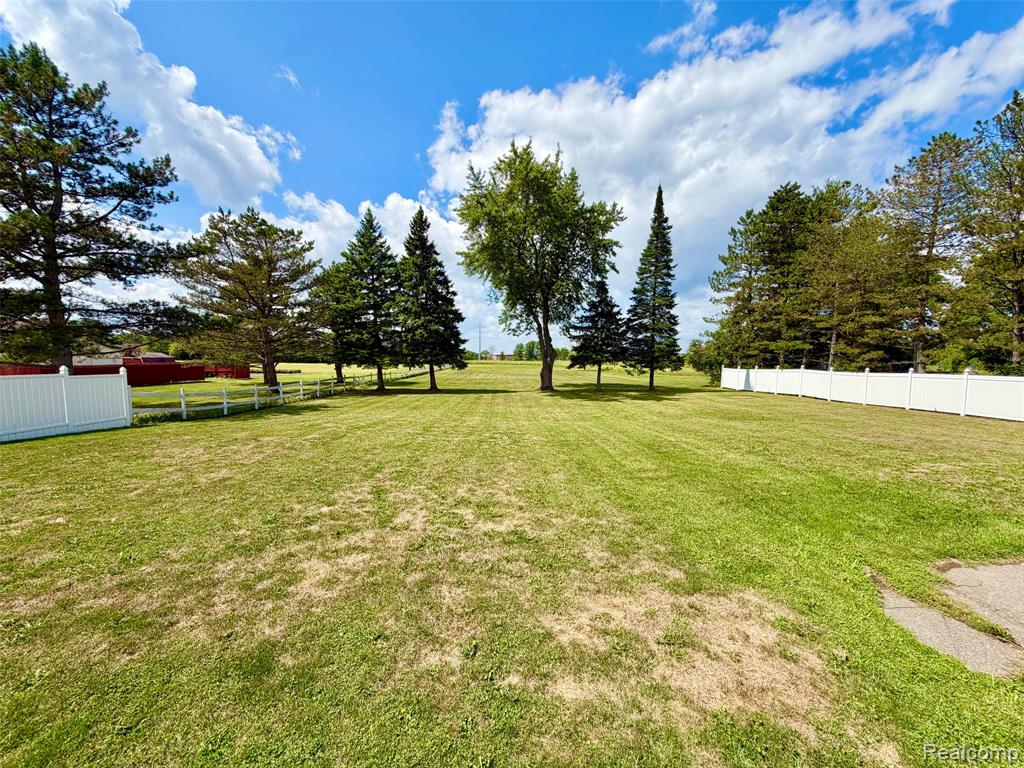 1222 Howe Road Property Photo 4