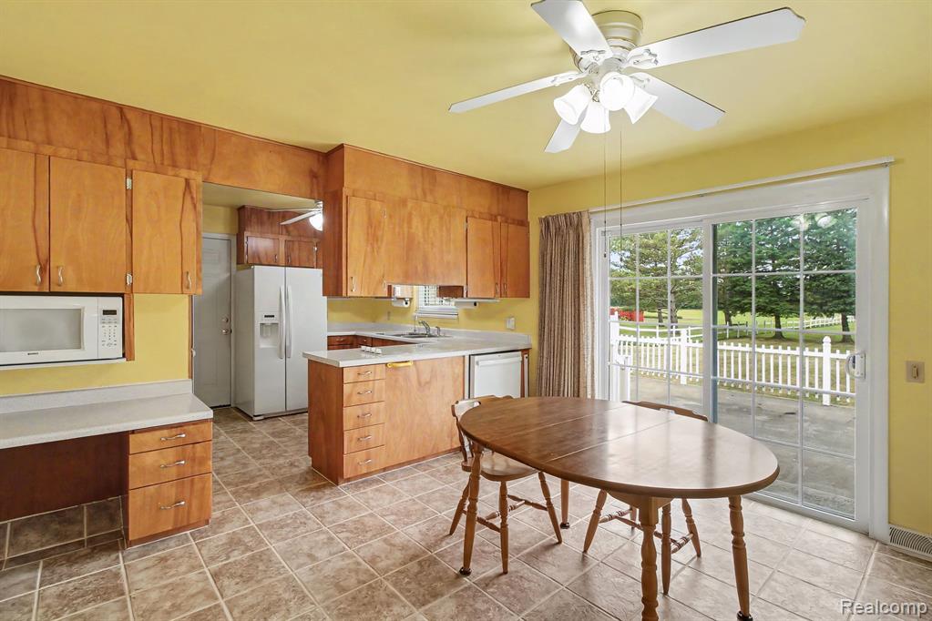 1222 Howe Road Property Photo 10