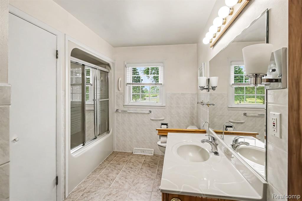 1222 Howe Road Property Photo 21