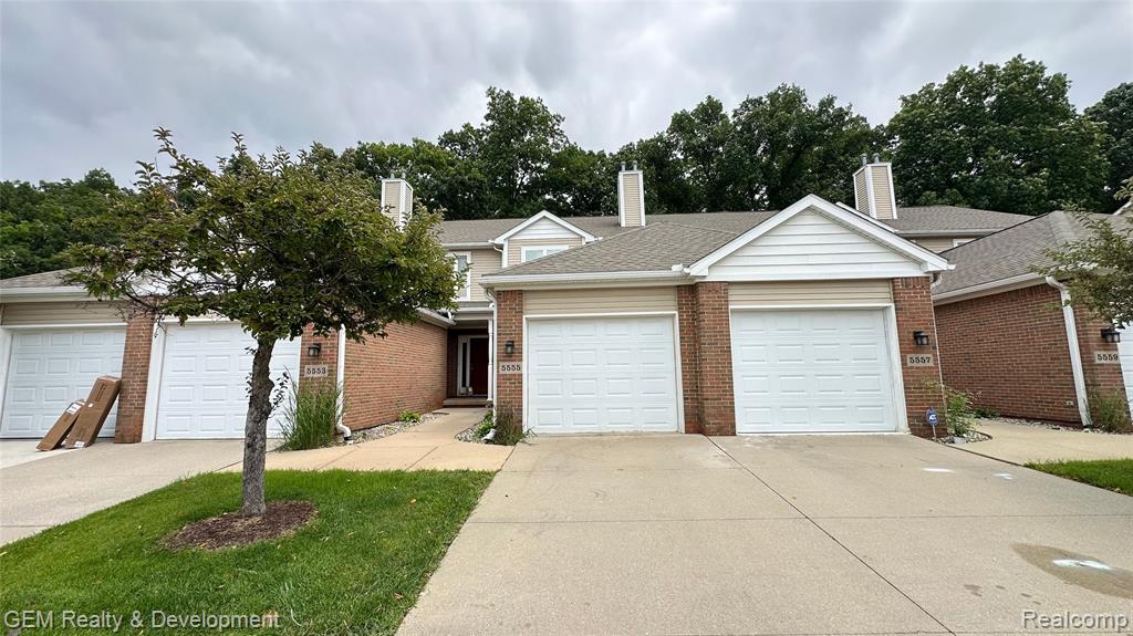 5555 WOODRUFF SHORE Drive Property Photo 1