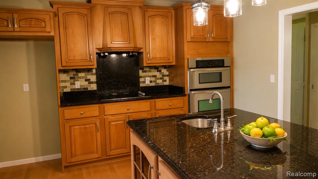6119 Pine Creek Crossing Property Photo 4