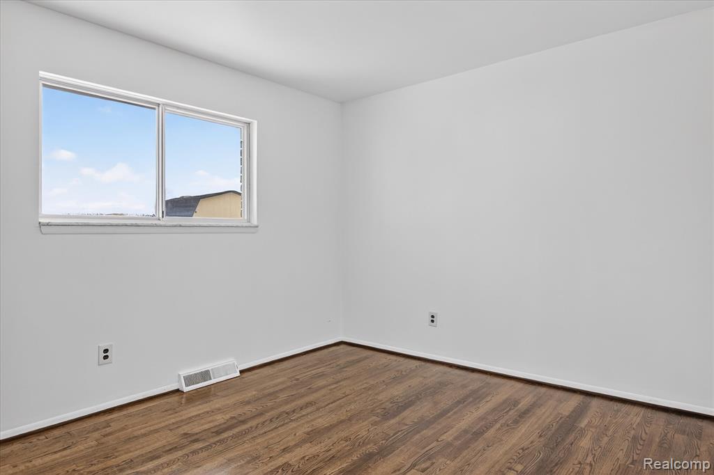 2995 Groves Drive Property Photo 20