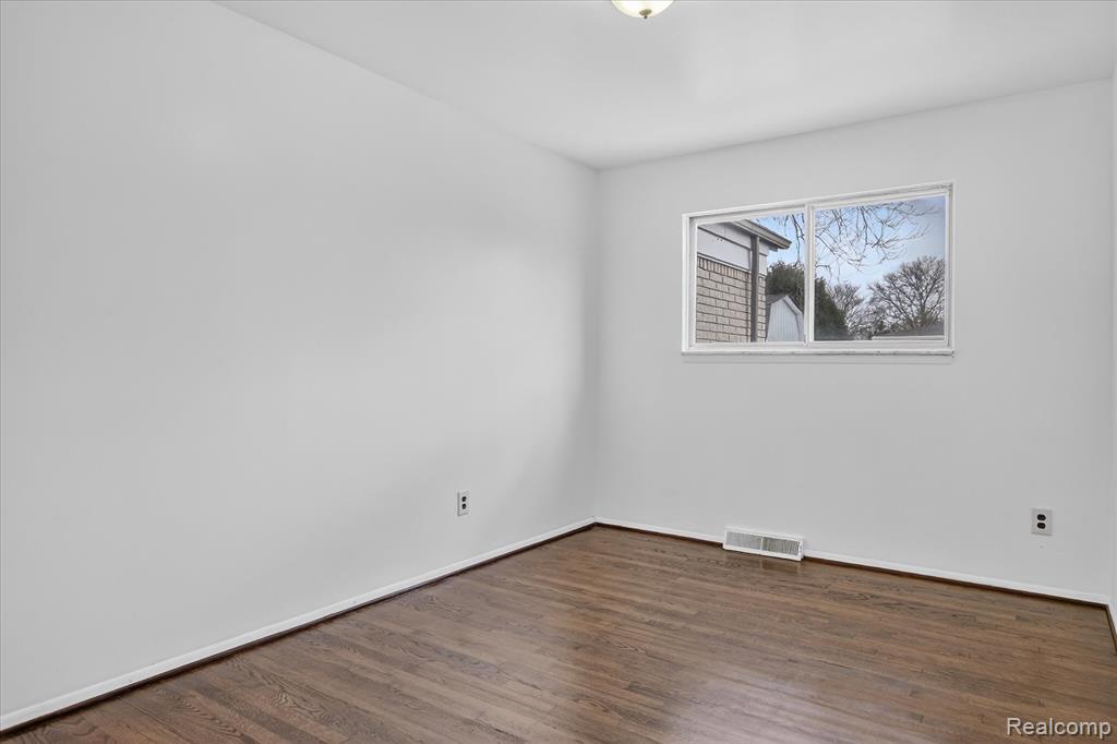 2995 Groves Drive Property Photo 22