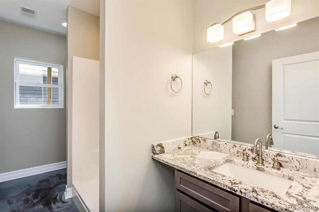 16637 Kings Fairway Lane Property Photo 8
