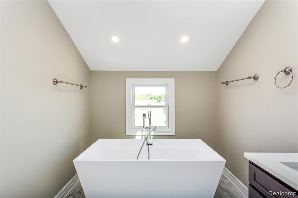 16637 Kings Fairway Lane Property Photo 14