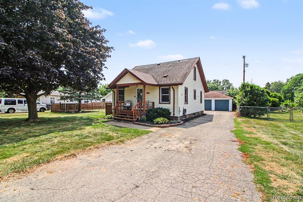 2036 Cecil Drive Property Photo 3
