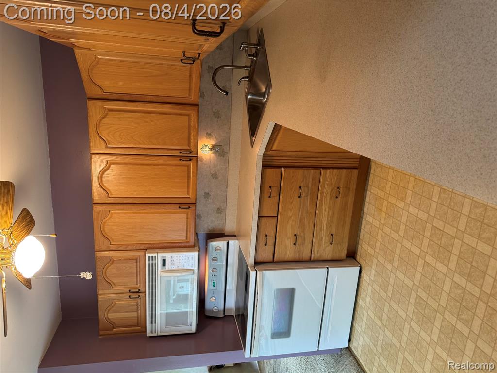 1285 W Oregon Street Property Photo 9
