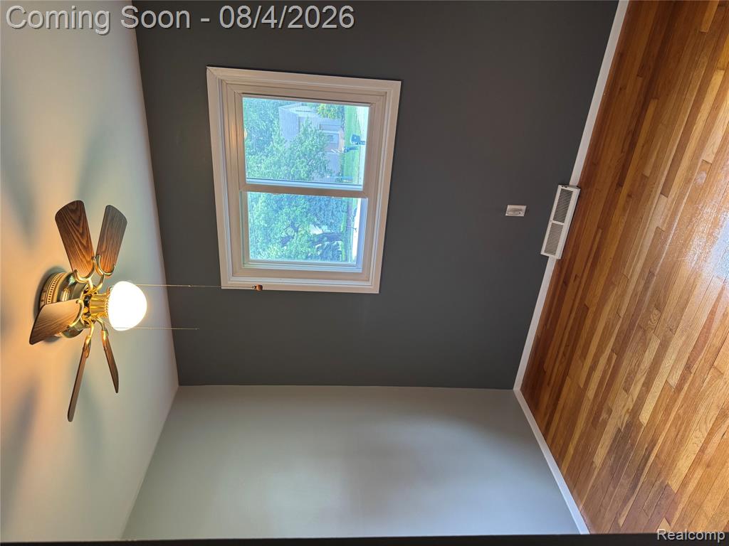 1285 W Oregon Street Property Photo 11