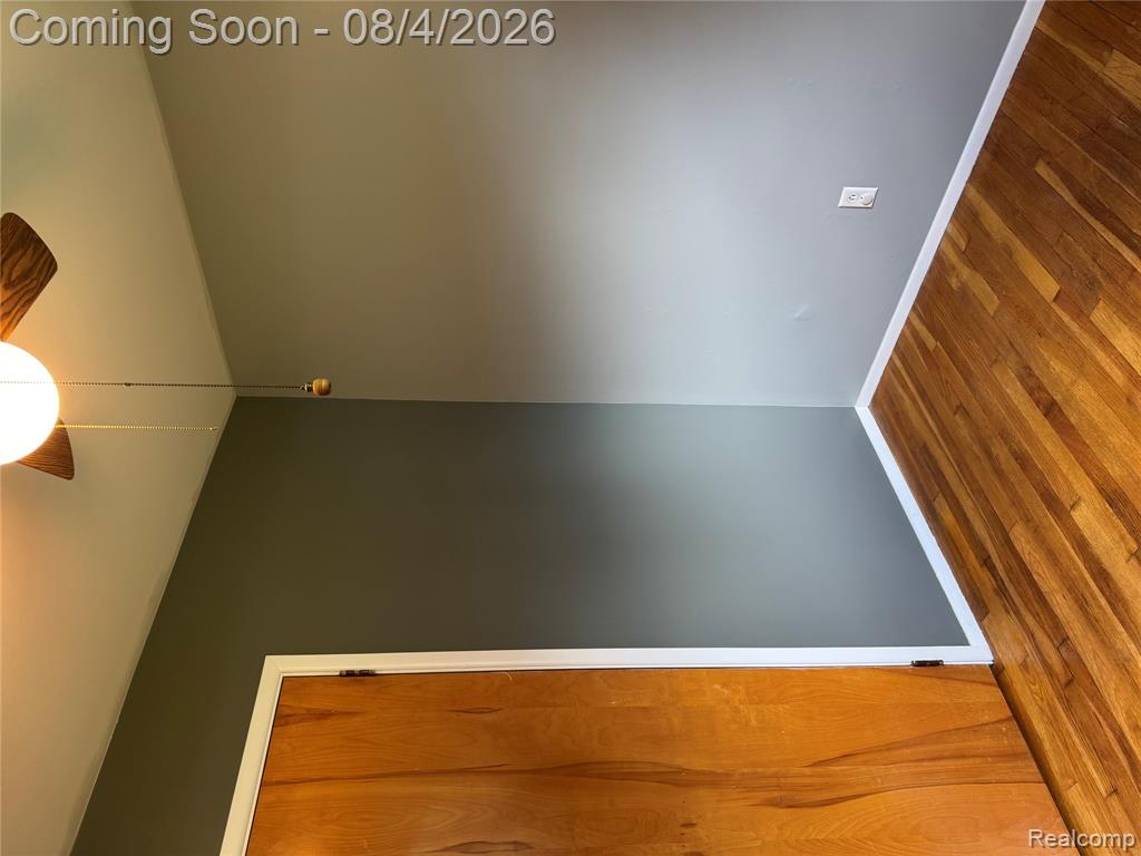 1285 W Oregon Street Property Photo 12