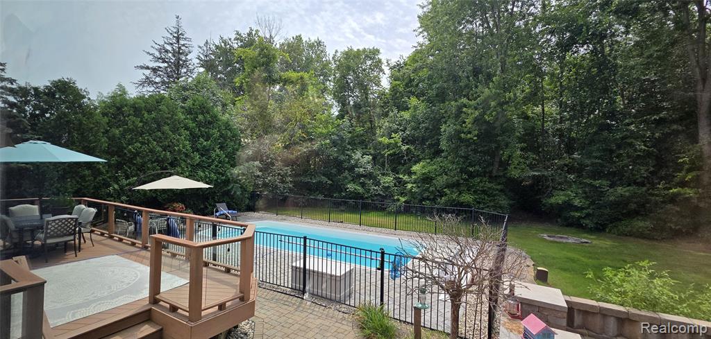 5818 Pine Trace Court Property Photo 4